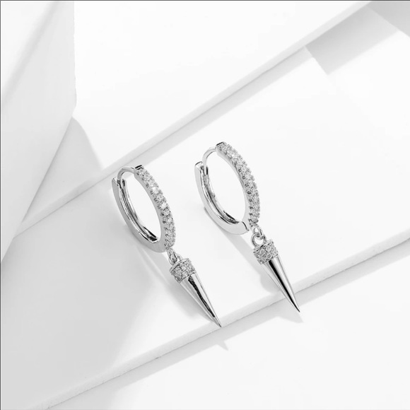 *NEW* 18k Spike Circle Hoop Earrings - Picture 3 of 5